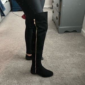 Over the knee boots with flat heel
